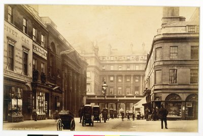 Abbey Square e Pump Rooms, Bath, c.1880 da English Photographer